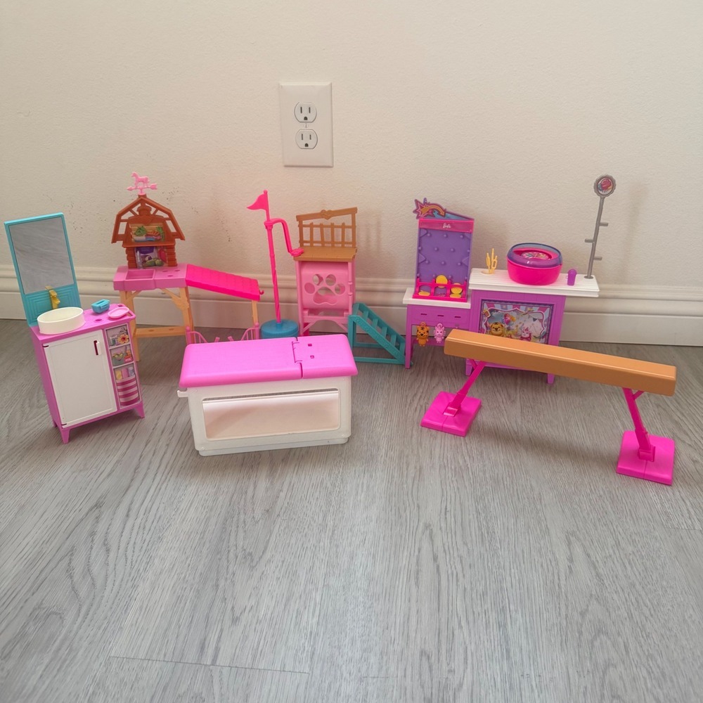 Barbie Furniture Carnival Gymnastics Stable Pet Station Set